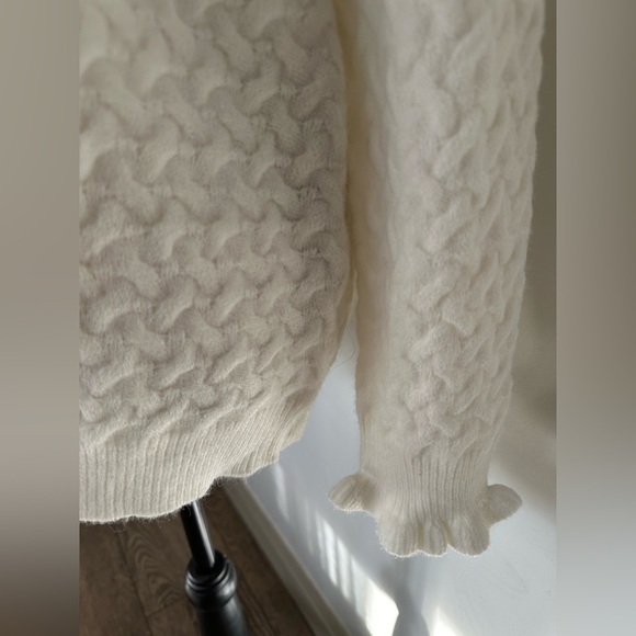 Frank Lyman white cream ruffled knit sweater waffle pattern SZL - Picture 3 of 6